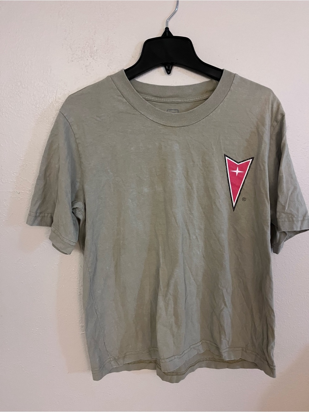 Men’s olive-green Pontiac graphic tee size small